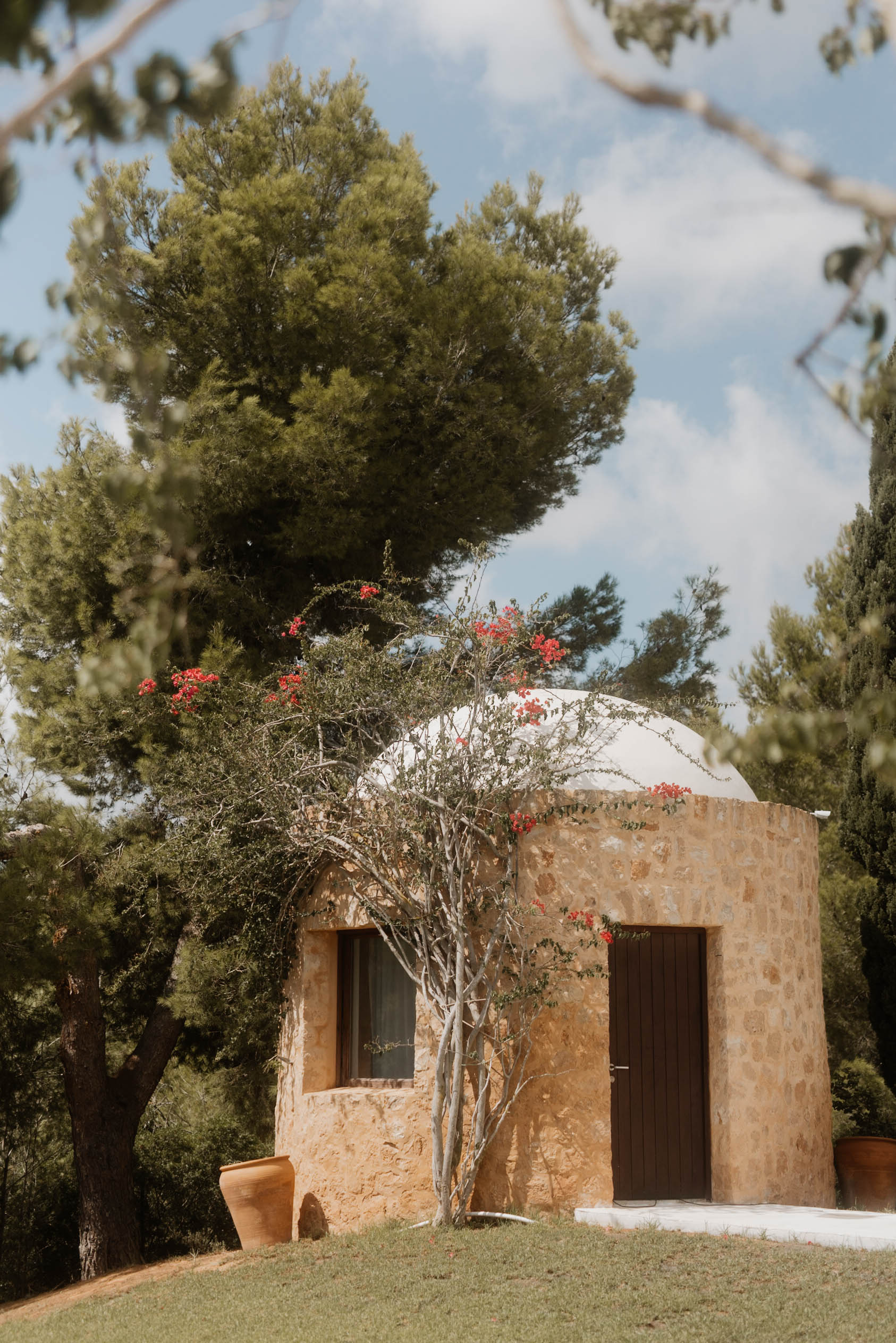 Elegant wedding ceremony setup in a Portuguese vineyard
